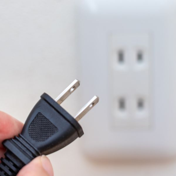 Outlets That Don't Work or Spark